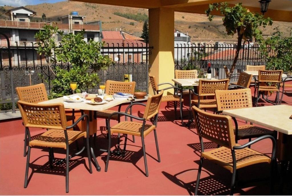 Hotel Scrivano Randazzo Bagian luar foto