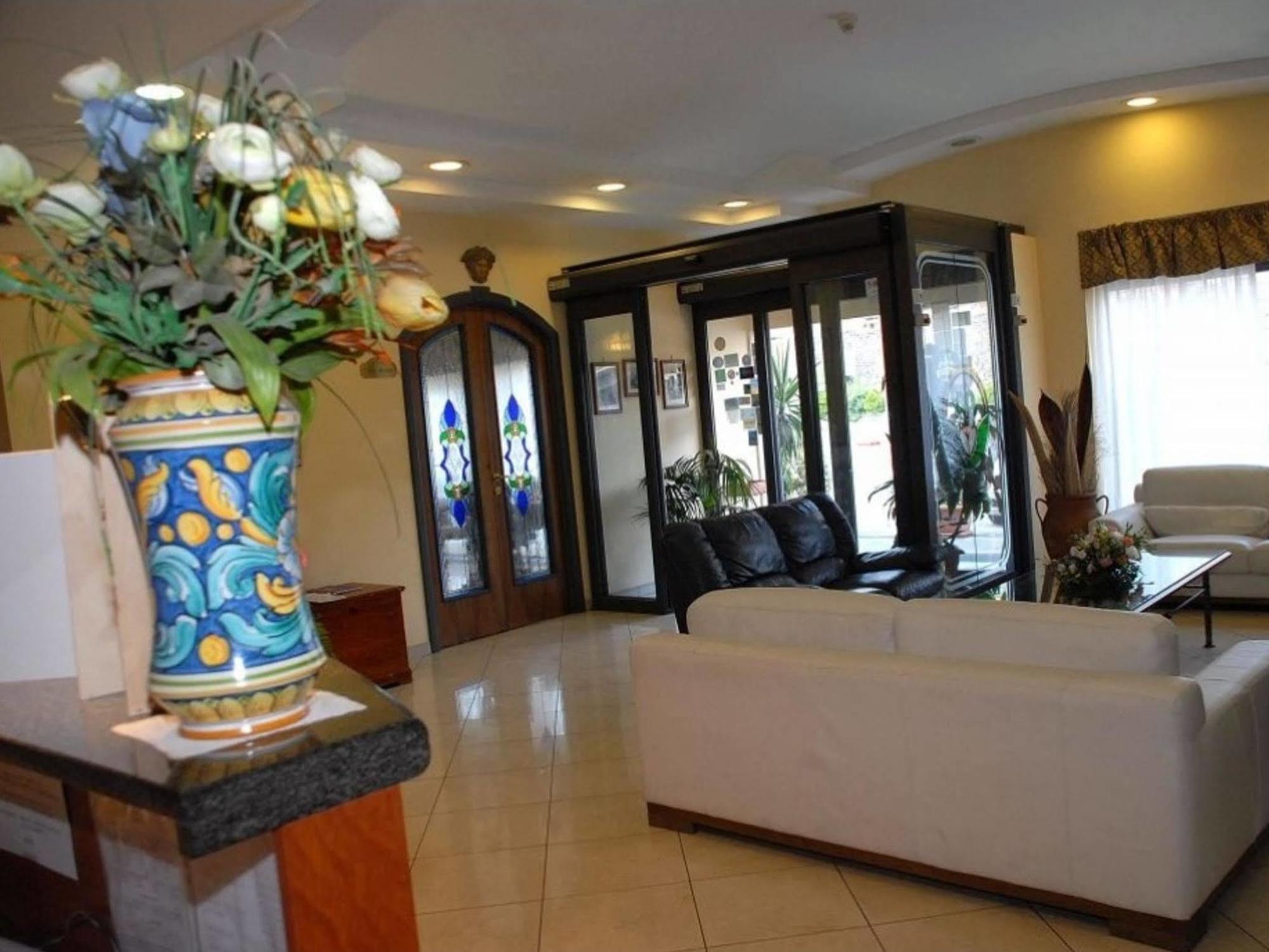 Hotel Scrivano Randazzo Bagian luar foto